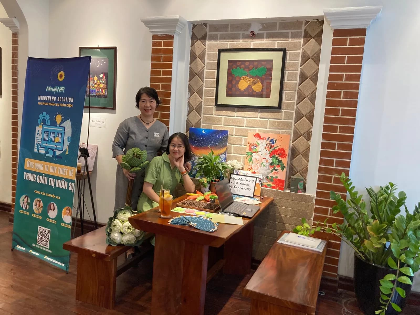Buổi tư vấn nhóm nhỏ tại không gian làm việc của MindfulPartner